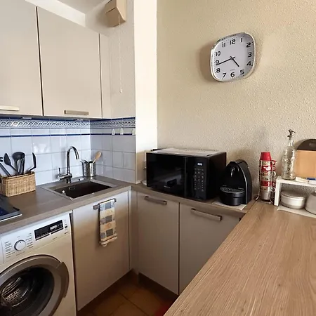 Comfortable And Bright Wifi Apartment